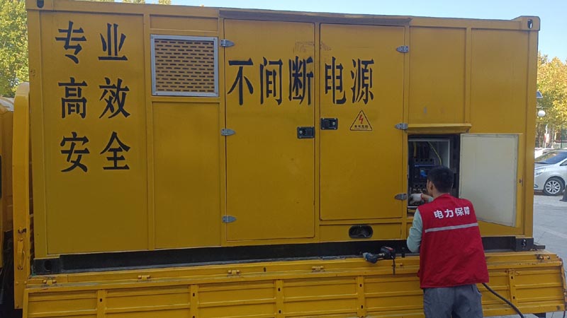 薛城柴油发电机组和UPS电源配合使用时，如何避免切换过程中的电力中断？